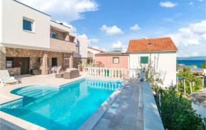 Stunning Home In Grohote